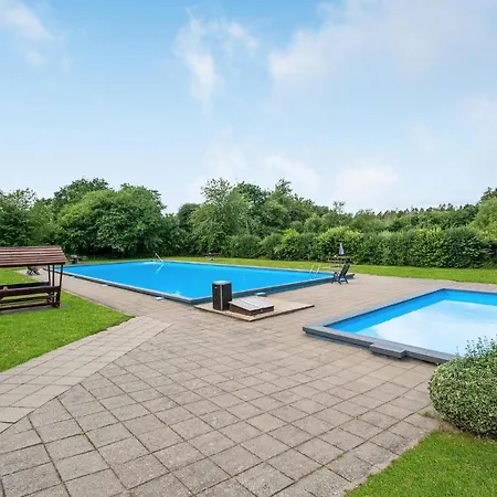 度假居 In With Sauna Fårvang