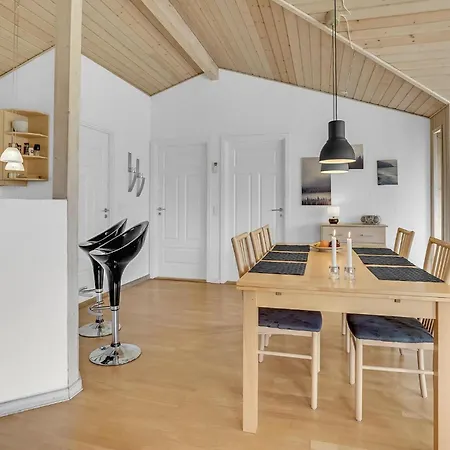 度假居 In With Sauna